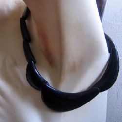 画像1: ブラックの水牛製ネックレス