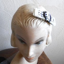 画像2: デッドストックフラワーバックル×ホワイトグログランリボン×トリミングリボンのバレッタ