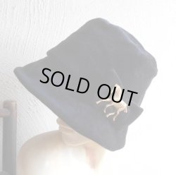 画像4: ゴールドのデッドストックHorseバックルトリミングのブラックベルベットクローシェ